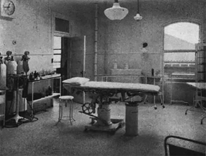 Main operating room of the Santa Fe Hospital in Temple, Texas Main operating room of the Santa Fe Hospital in Temple, Texas